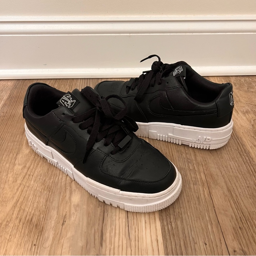 Nike Womans Air Force 1 Pixel Black Sneaker